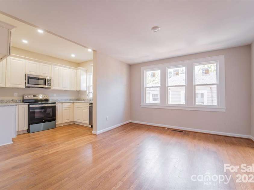 137 Woodlawn Drive, Statesville, NC 28677.  MLS# CAR4325994, YatesRealty ID 4114. 