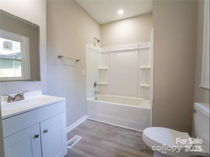 137 Woodlawn Drive, Statesville, NC 28677.  MLS# CAR4325994, YatesRealty ID 4114. 