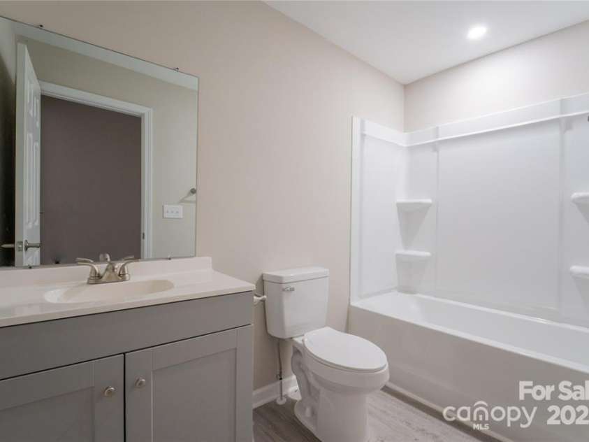 137 Woodlawn Drive, Statesville, NC 28677.  MLS# CAR4325994, YatesRealty ID 4114. 