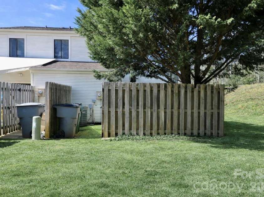6622 Thermal Road, Charlotte, NC 28211.  MLS# CAR4353317, YatesRealty ID 4114. 