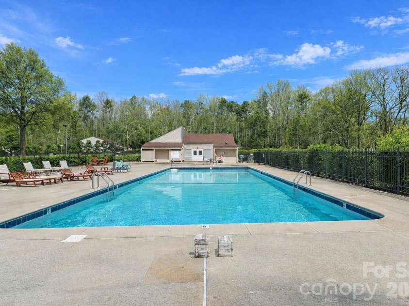 6622 Thermal Road, Charlotte, NC 28211.  MLS# CAR4353317, YatesRealty ID 4114. 