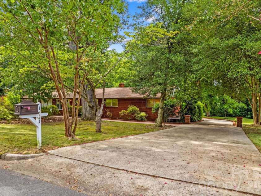 1221 Forestdale Drive, Salisbury, NC 28144.  MLS# CAR4406045, YatesRealty ID 41140. 