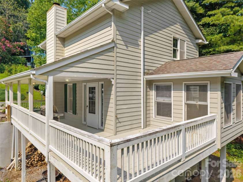 218 Junaluska Oaks Drive, Waynesville, NC 28786.  MLS# CAR4409822, YatesRealty ID 41144. Back Deck
