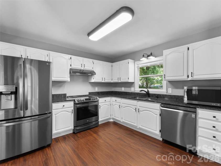 218 Junaluska Oaks Drive, Waynesville, NC 28786.  MLS# CAR4409822, YatesRealty ID 41144. Kitchen