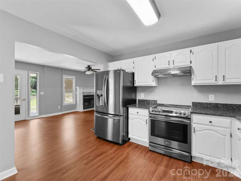218 Junaluska Oaks Drive, Waynesville, NC 28786.  MLS# CAR4409822, YatesRealty ID 41144. Kitchen