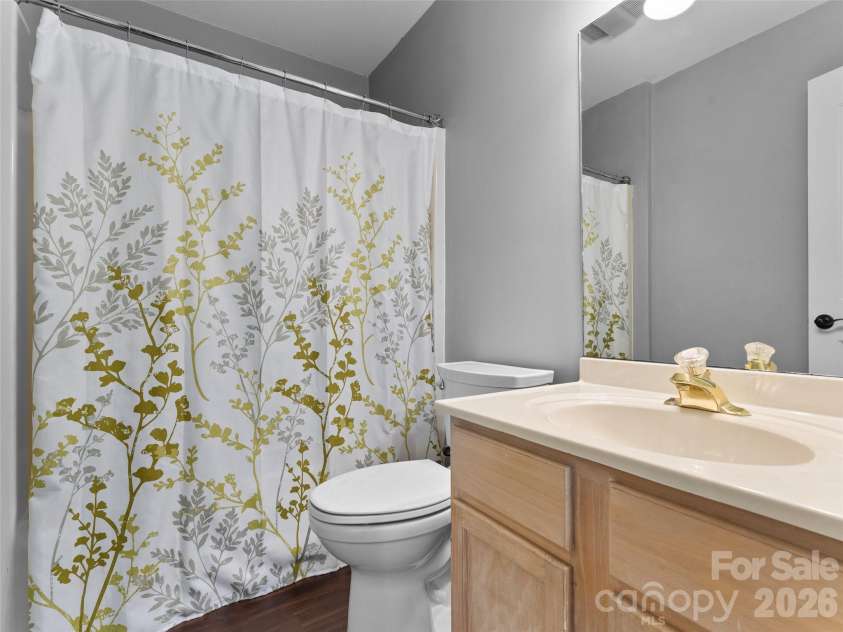 218 Junaluska Oaks Drive, Waynesville, NC 28786.  MLS# CAR4409822, YatesRealty ID 41144. Primary Bath