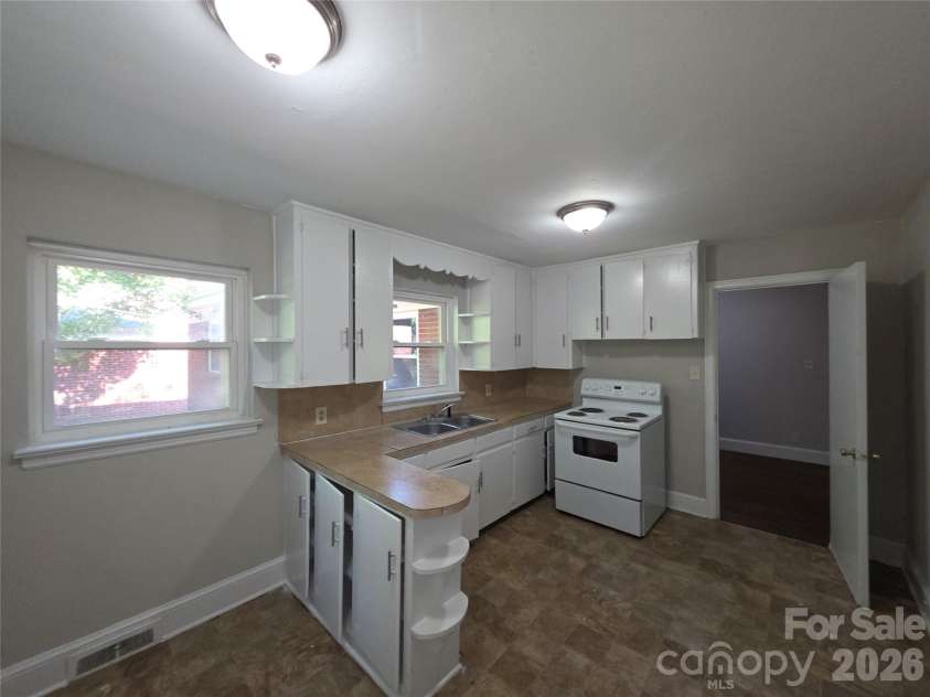 4132 Central Avenue, Charlotte, NC 28205.  MLS# CAR4410443, YatesRealty ID 41148. 