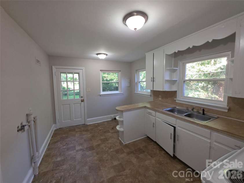 4132 Central Avenue, Charlotte, NC 28205.  MLS# CAR4410443, YatesRealty ID 41148. 