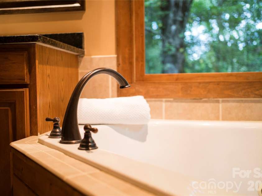 129 Nodatsi Court, Brevard, NC 28712.  MLS# CAR4407587, YatesRealty ID 41149. Take a soak & relax...