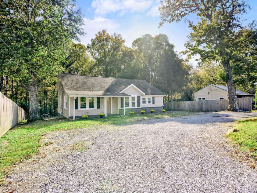 434 Salisbury Street, Denton, NC 27239.  MLS# CAR4318372, YatesRealty ID 4115. 