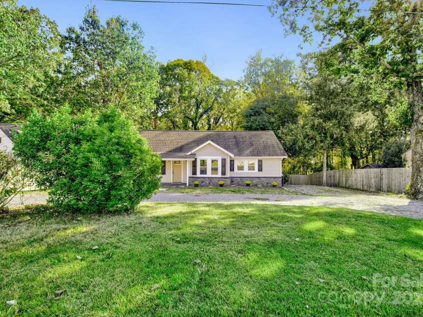 434 Salisbury Street, Denton, NC 27239.  MLS# CAR4318372, YatesRealty ID 4115. 