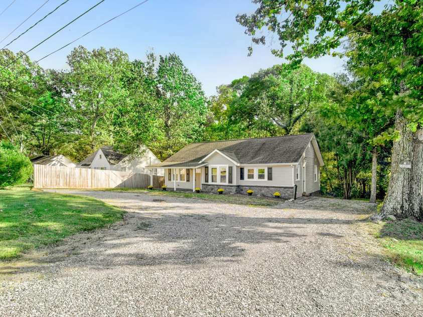434 Salisbury Street, Denton, NC 27239.  MLS# CAR4318372, YatesRealty ID 4115. 