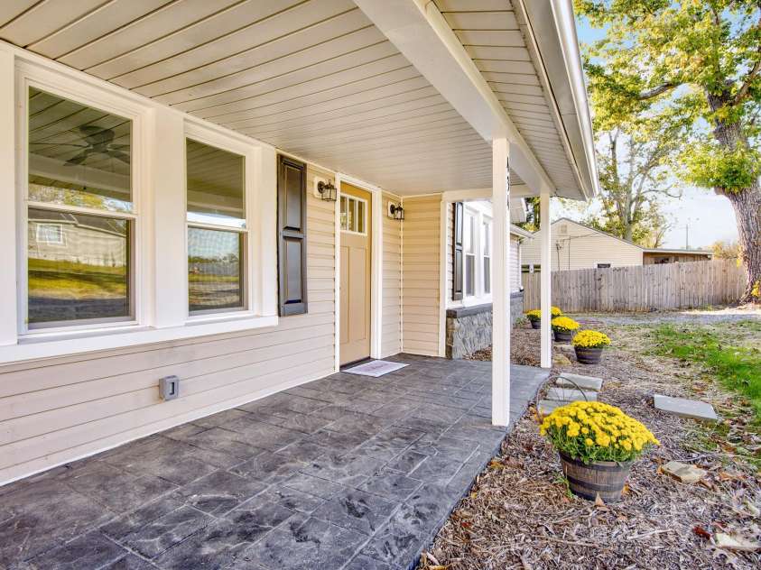 434 Salisbury Street, Denton, NC 27239.  MLS# CAR4318372, YatesRealty ID 4115. 