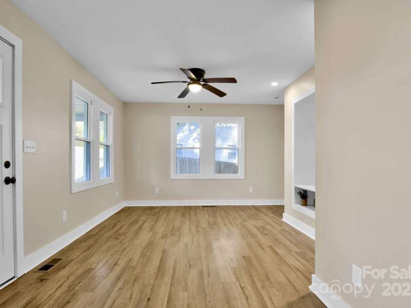 434 Salisbury Street, Denton, NC 27239.  MLS# CAR4318372, YatesRealty ID 4115. 