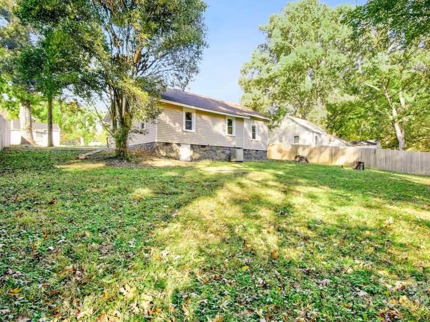 434 Salisbury Street, Denton, NC 27239.  MLS# CAR4318372, YatesRealty ID 4115. 