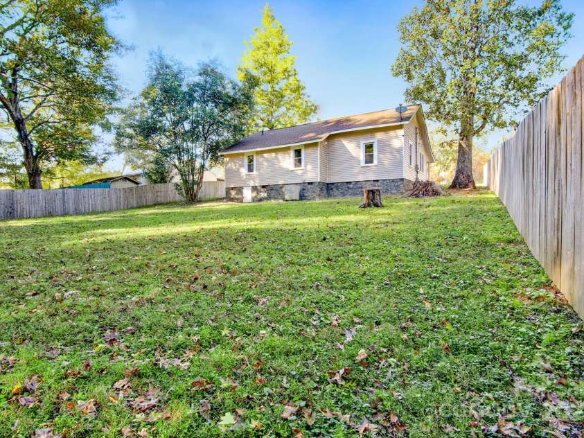 434 Salisbury Street, Denton, NC 27239.  MLS# CAR4318372, YatesRealty ID 4115. 