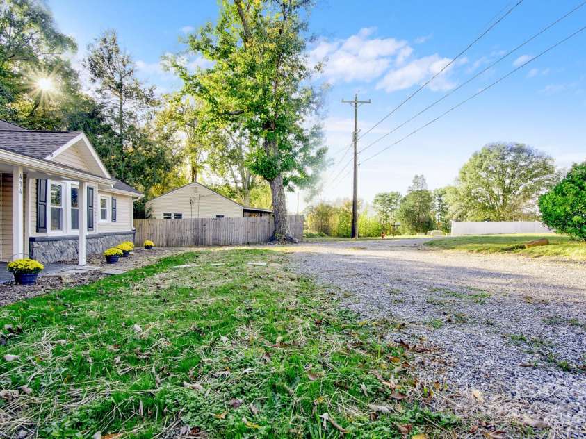434 Salisbury Street, Denton, NC 27239.  MLS# CAR4318372, YatesRealty ID 4115. 