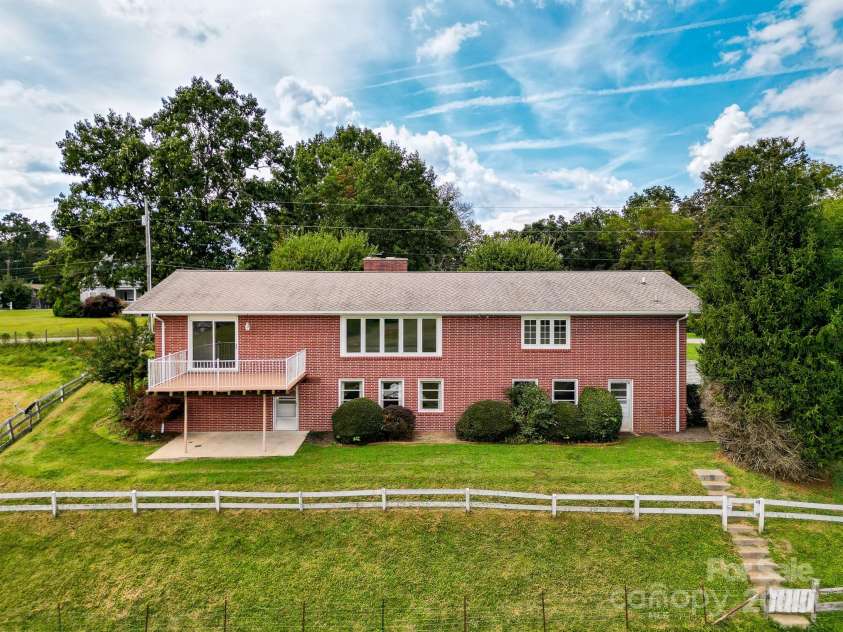 441 Mulberry Street, Clyde, NC 28721.  MLS# CAR4207809, YatesRealty ID 4115. 