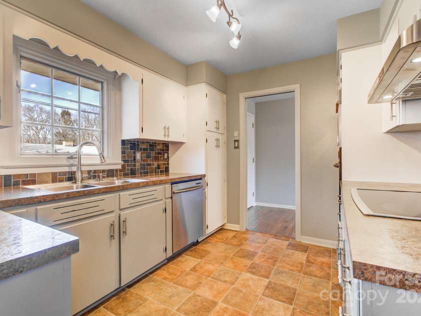 441 Mulberry Street, Clyde, NC 28721.  MLS# CAR4207809, YatesRealty ID 4115. 