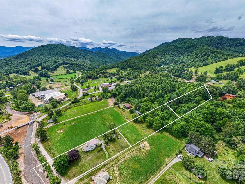 16 Riverside Drive, Barnardsville, NC 28709.  MLS# CAR4396909, YatesRealty ID 41152. 