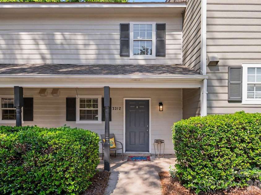3312 Heathstead Place, Charlotte, NC 28210.  MLS# CAR4405000, YatesRealty ID 41153. WELCOMING FRONT WALK