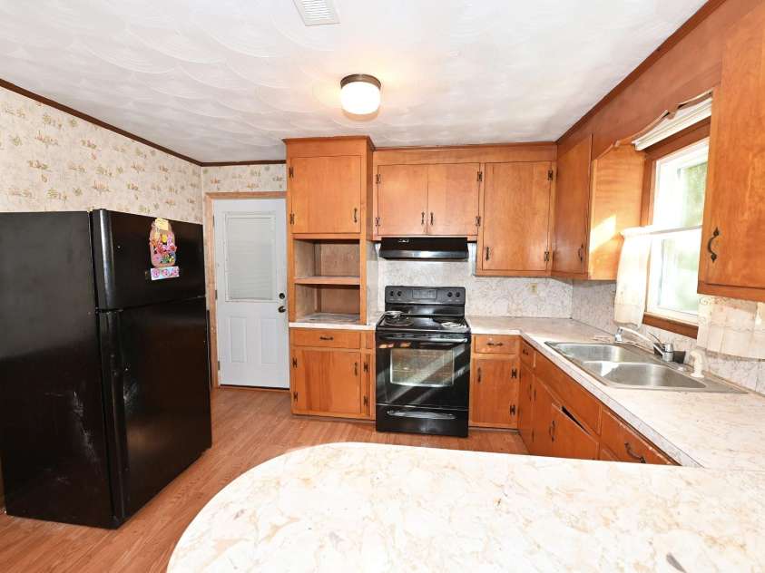 1026 Quail Hill Avenue, Newton, NC 28658.  MLS# CAR4405833, YatesRealty ID 41154. 
