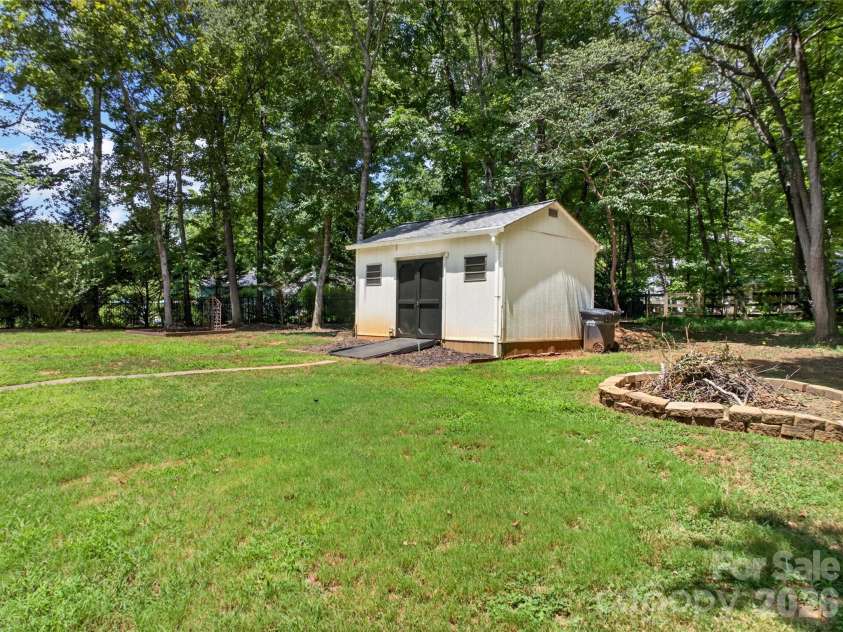 5300 Camilla Lane, Waxhaw, NC 28173.  MLS# CAR4406404, YatesRealty ID 41155. 