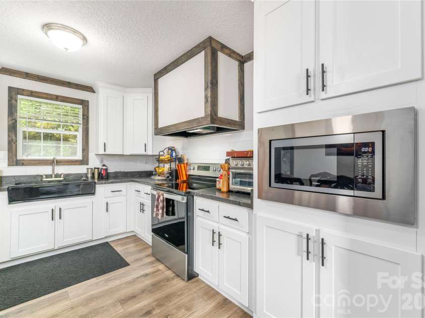 92 Bobcat Road, Maggie Valley, NC 28751.  MLS# CAR4409903, YatesRealty ID 41157. 