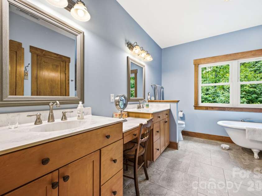 101 Reeds Creek Road, Fairview, NC 28730.  MLS# CAR4409331, YatesRealty ID 41158. Bath 1