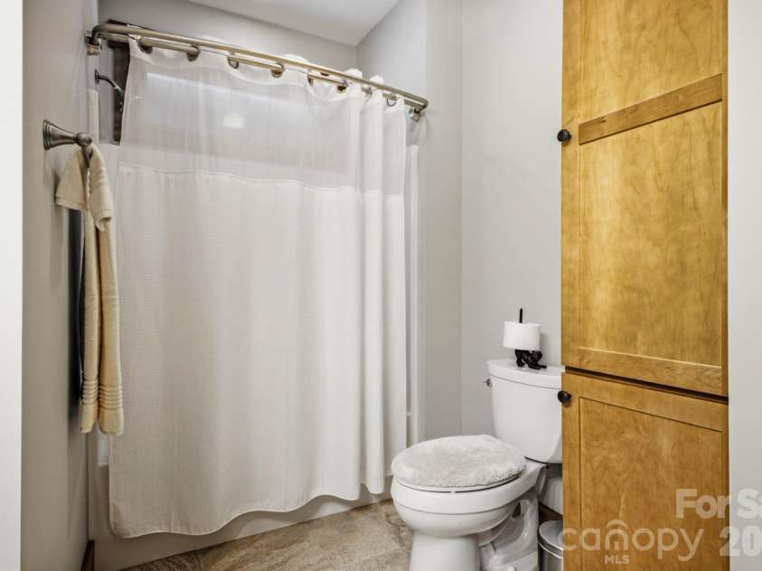 101 Reeds Creek Road, Fairview, NC 28730.  MLS# CAR4409331, YatesRealty ID 41158. Bath 2