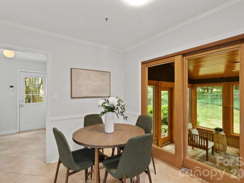 7721 Bradenton Drive, Charlotte, NC 28210.  MLS# CAR4408258, YatesRealty ID 41159. Breakfast Area – Sunny breakfast nook with large windows overlooking the backyard and direct access to the outdoor living space.