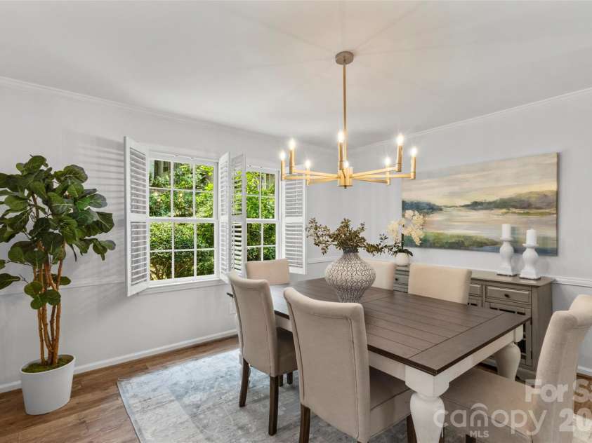 7721 Bradenton Drive, Charlotte, NC 28210.  MLS# CAR4408258, YatesRealty ID 41159. Dining Room – Elegant dining room with modern lighting, oversized windows, and an open design perfect for everyday dining or special occasions.