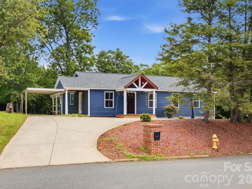 1515 Berkley Street, Lenoir, NC 28645.  MLS# CAR4404445, YatesRealty ID 41162. 