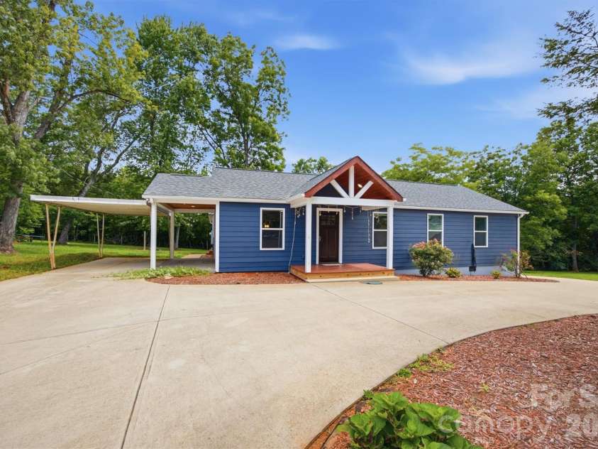 1515 Berkley Street, Lenoir, NC 28645.  MLS# CAR4404445, YatesRealty ID 41162. 