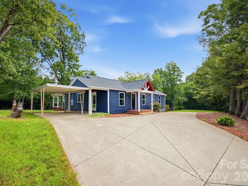 1515 Berkley Street, Lenoir, NC 28645.  MLS# CAR4404445, YatesRealty ID 41162. 