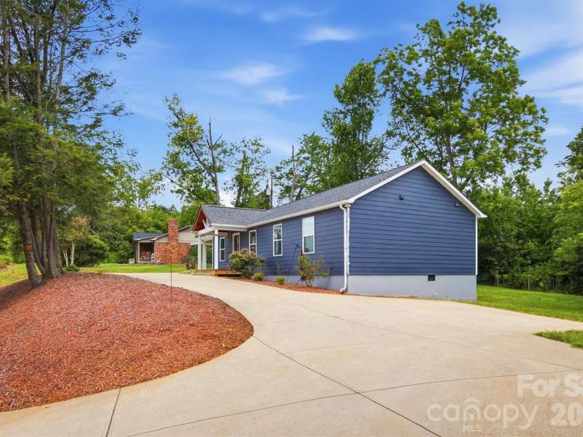 1515 Berkley Street, Lenoir, NC 28645.  MLS# CAR4404445, YatesRealty ID 41162. 