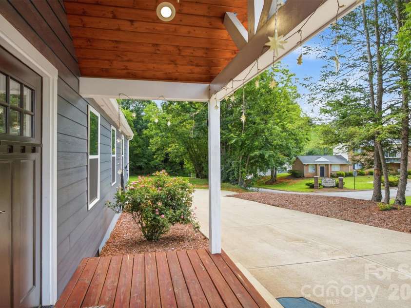 1515 Berkley Street, Lenoir, NC 28645.  MLS# CAR4404445, YatesRealty ID 41162. 