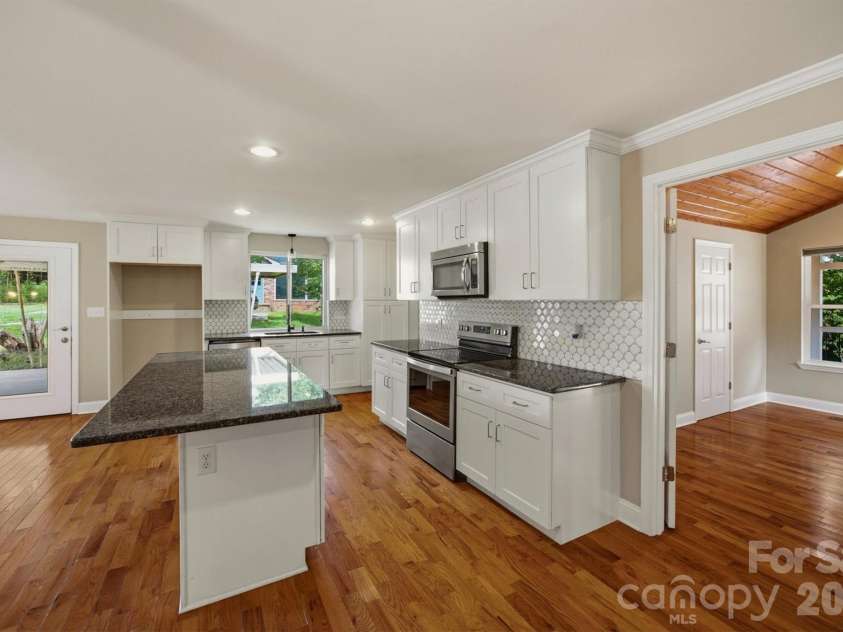 1515 Berkley Street, Lenoir, NC 28645.  MLS# CAR4404445, YatesRealty ID 41162. 