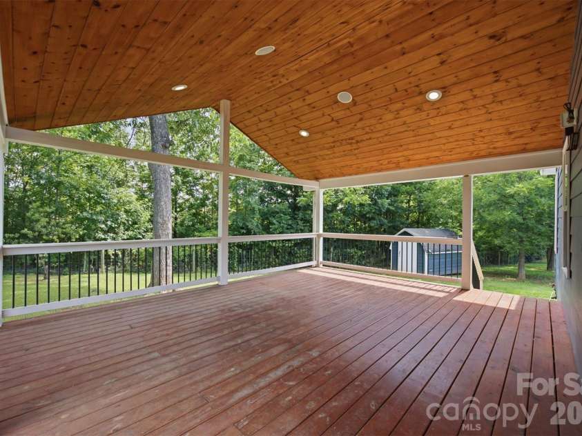 1515 Berkley Street, Lenoir, NC 28645.  MLS# CAR4404445, YatesRealty ID 41162. 