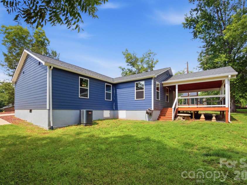 1515 Berkley Street, Lenoir, NC 28645.  MLS# CAR4404445, YatesRealty ID 41162. 