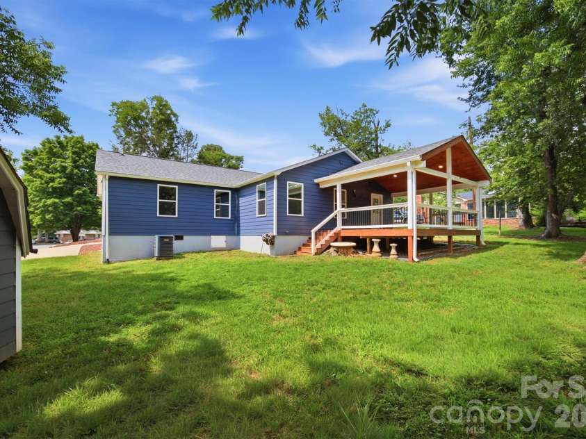 1515 Berkley Street, Lenoir, NC 28645.  MLS# CAR4404445, YatesRealty ID 41162. 