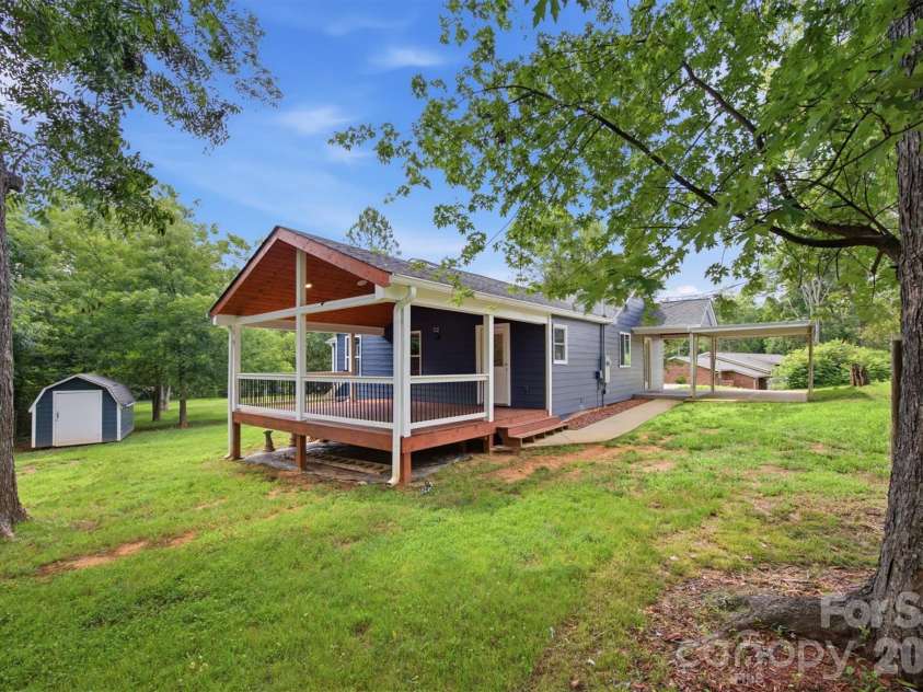 1515 Berkley Street, Lenoir, NC 28645.  MLS# CAR4404445, YatesRealty ID 41162. 