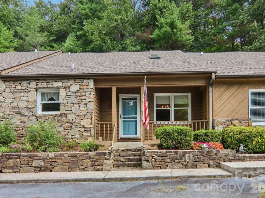 40 Sagebrush Circle, Etowah, NC 28729.  MLS# CAR4409393, YatesRealty ID 41163. 