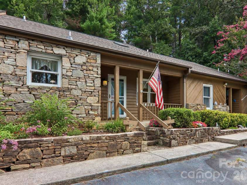 40 Sagebrush Circle, Etowah, NC 28729.  MLS# CAR4409393, YatesRealty ID 41163. 