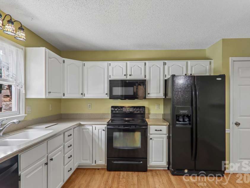 40 Sagebrush Circle, Etowah, NC 28729.  MLS# CAR4409393, YatesRealty ID 41163. 