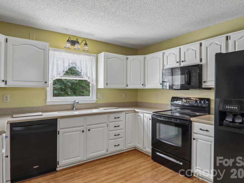 40 Sagebrush Circle, Etowah, NC 28729.  MLS# CAR4409393, YatesRealty ID 41163. 