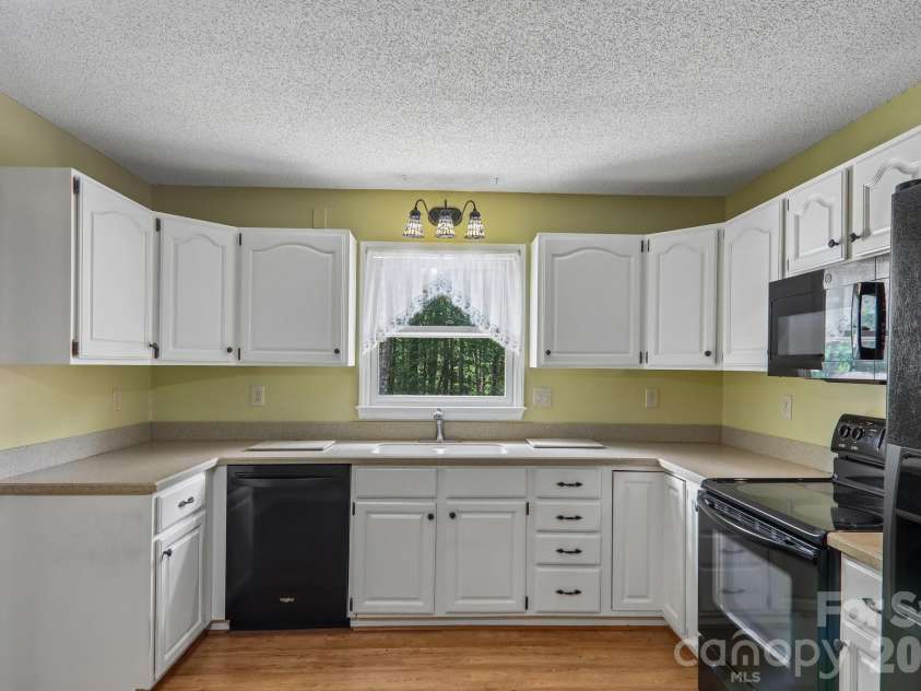 40 Sagebrush Circle, Etowah, NC 28729.  MLS# CAR4409393, YatesRealty ID 41163. 