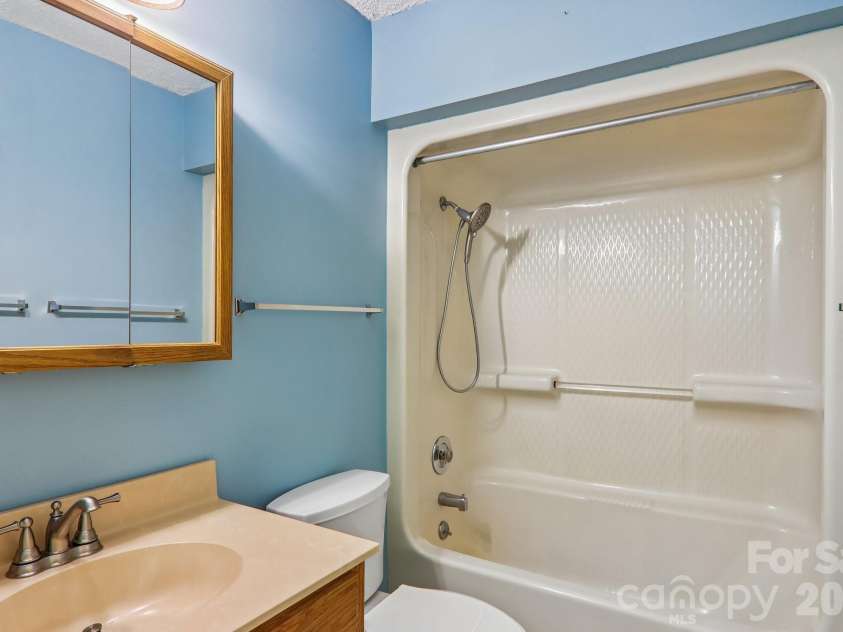40 Sagebrush Circle, Etowah, NC 28729.  MLS# CAR4409393, YatesRealty ID 41163. 