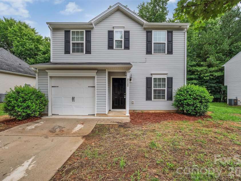 8500 Four Sisters Lane, Charlotte, NC 28215.  MLS# CAR4404292, YatesRealty ID 41164. 