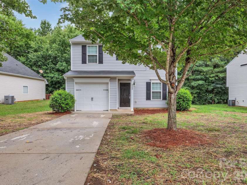 8500 Four Sisters Lane, Charlotte, NC 28215.  MLS# CAR4404292, YatesRealty ID 41164. 